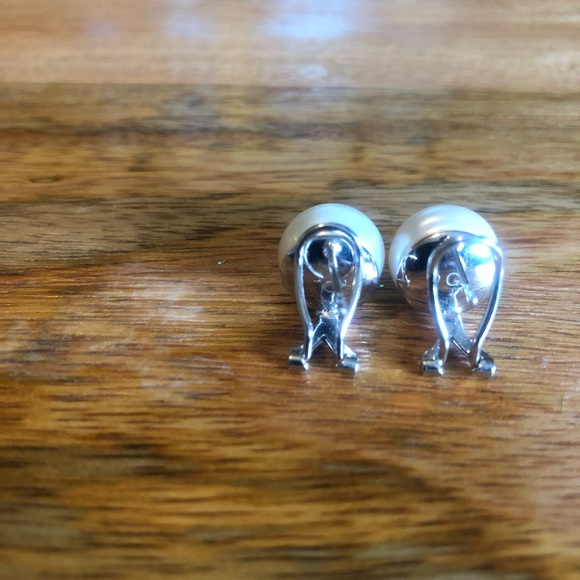 Jewelry - Pearl earrings